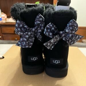 Brand New/Never Worn UGG Women's Black Mini Bailey with Leopard Bow